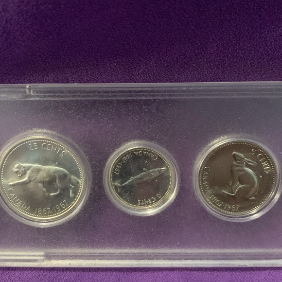 Vintage Canadian Collectible coin set - Picture 3 of 8
